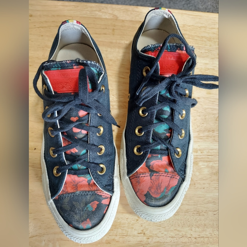 🌷Rare color combo Converse All Stars